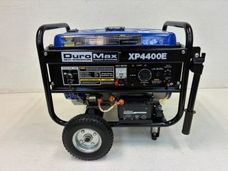 DuroMax 4400 Watt Generator with Electric Start in Very Good Condition