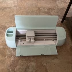 Cricut Explore 3 Barley Used In Perfect Condition Works Great But Don’t Use It So I’m Trying To Get Rid Of It.