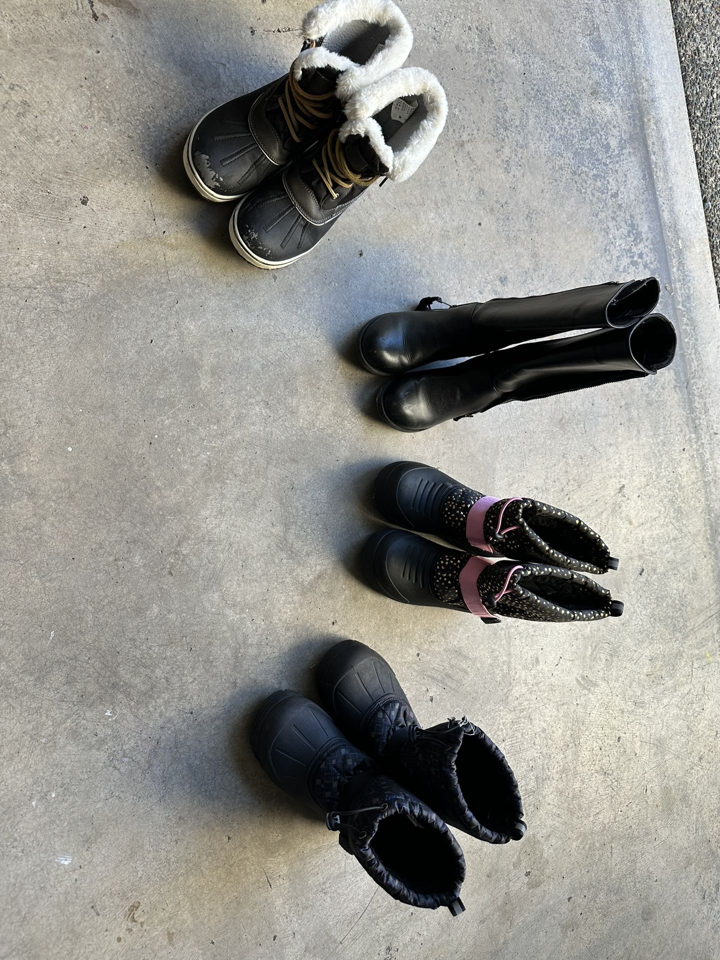 Snow Shoes or Boots 15$ OBO