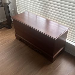 Lane Cedar Chest solid wood vintage trunk (90’s)