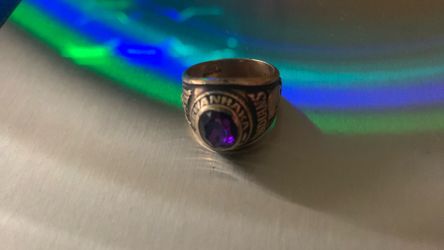 1975 Sewanhaka Highschool 10k ring 13 grams