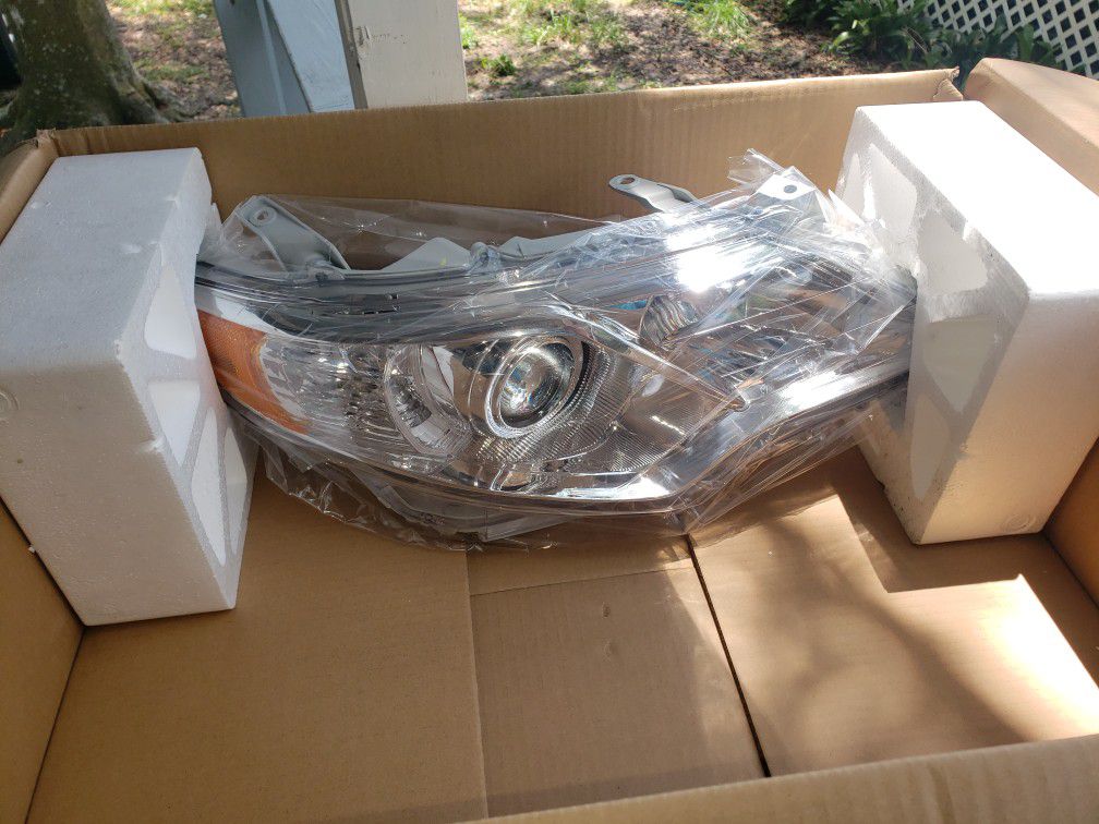 2012 to 2014 toyota Camry R side headlight