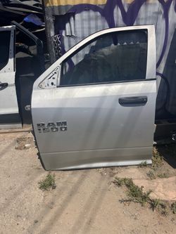 2019-2018 DODGE RAM FRONT DOORB