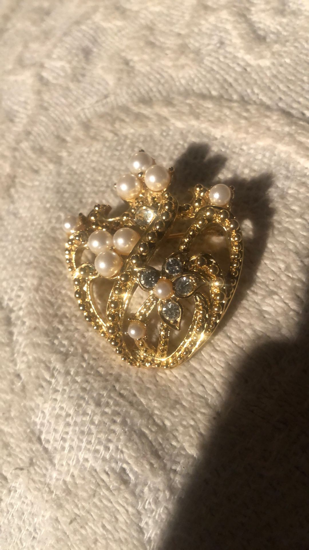Royal Pin Goldtone Pearl & Rhinestone  $9.99
