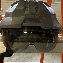 Bike helmet with retractable visor
