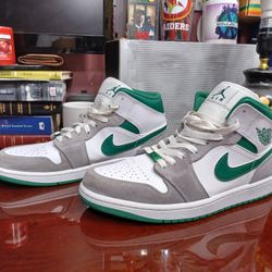 Nike AJ1 Air Jordan 1 Mid SE Mens Size 10 Grey Pine Green White DC7294-103 

No Box.
Very Good Condition. 
Plz View All Pics..
Follow and Holla at me 