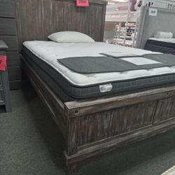 Solid Wood  Queen Bed Frame 