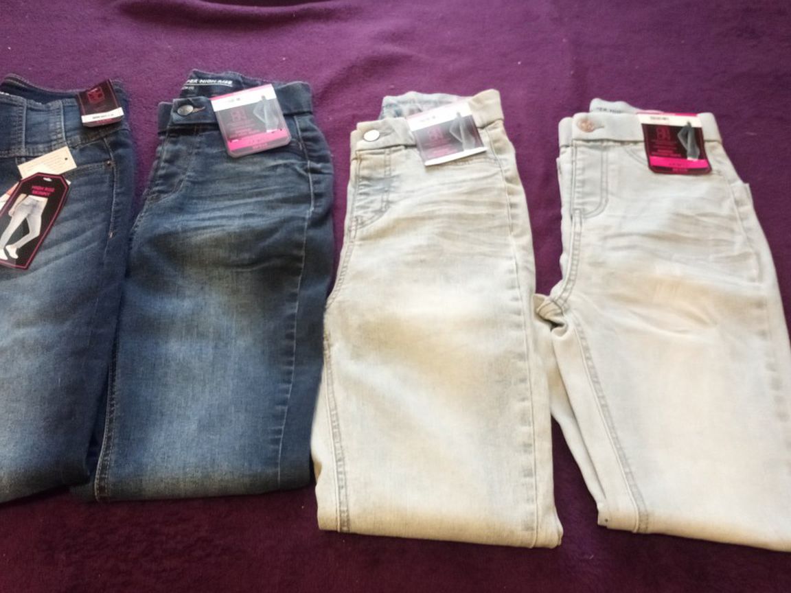 Free New Women's Super High-rise Jegging