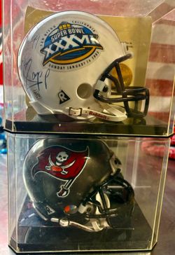 NFL Mini Helmet Display – Super Bowl XXXVII & Tampa Bay Buccaneers  Nice collectible lot featuring two Riddell mini helmets, both housed in individual