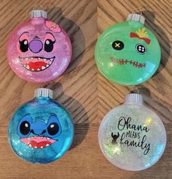 Set Of 4 Ornaments 