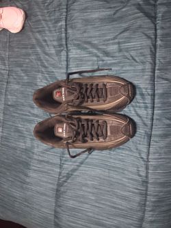 NIKE Shox R4, Triple Black SIZE: 4Youth