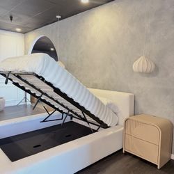 Cloud Style Storage Bed — Modern Upholstered Frame/ Free Local Delivery 🚚 