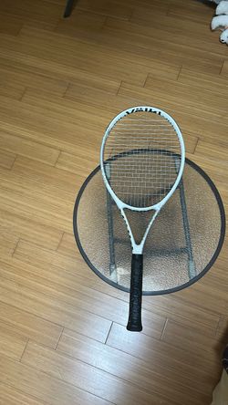 Völkl White Tennis Racket