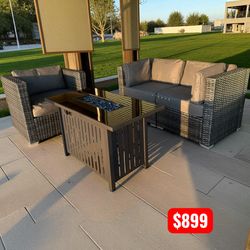 New inbox patio set (we finance and deliver)($54 down,90 day no interest payment plan)