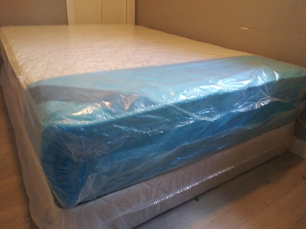 Pillow top mattress and box spring Queen set $225 full set $210 brand new free delivery same day