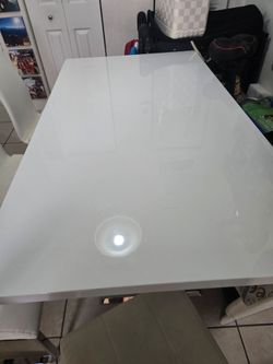 White dinning room table