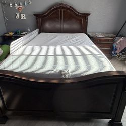 Bedroom Set With Night Stand And mirror