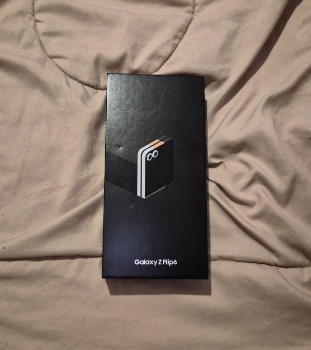 Premium Samsung Galaxy Z Flip6 - 512GB/12GB RAM | Carrier Unlocked | Online Exclusive Edition (White)