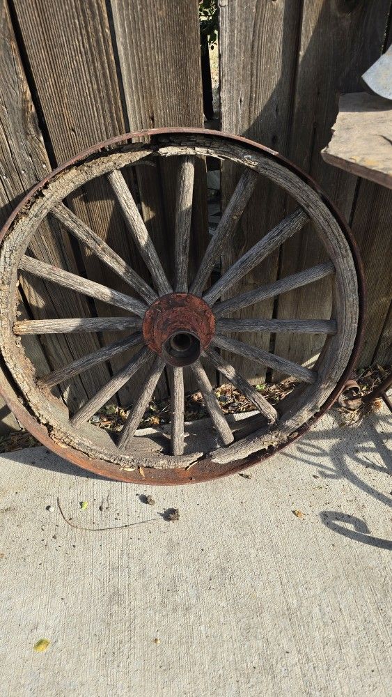 ANTIQUE WHEEL 