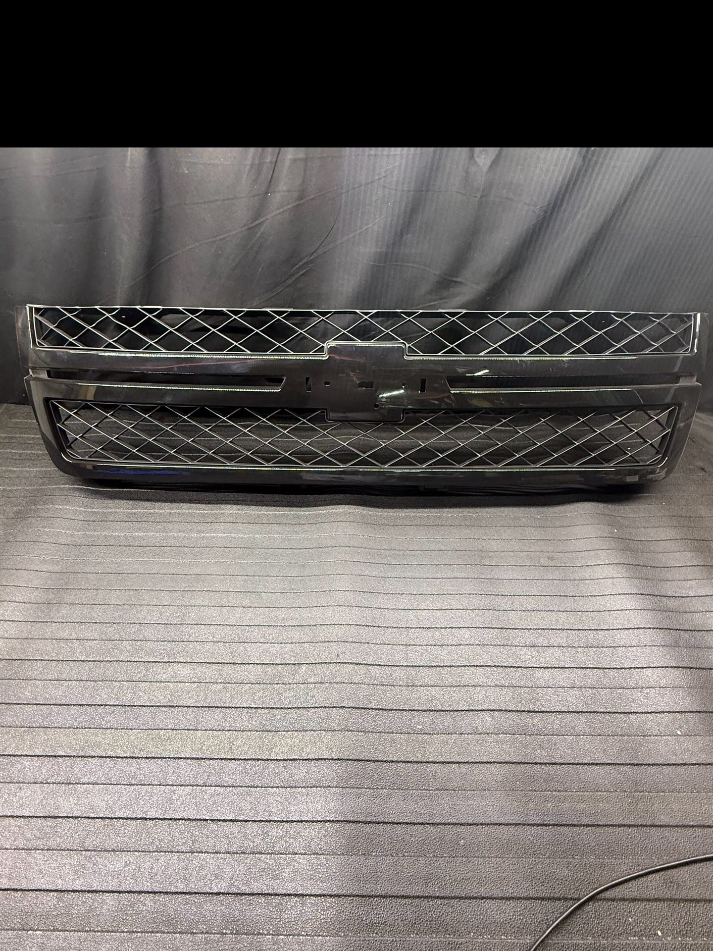 2011 - 2014 Chevrolet Silverado 2500 Grill Grille NEW