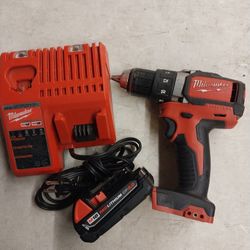 MILWAUKEE DRILL 18V LITHIUM BRUSHLESS WITH BATTERY AND CHARGER 