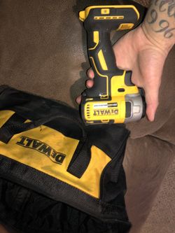 Dewalt impact gun with battery charger and bag