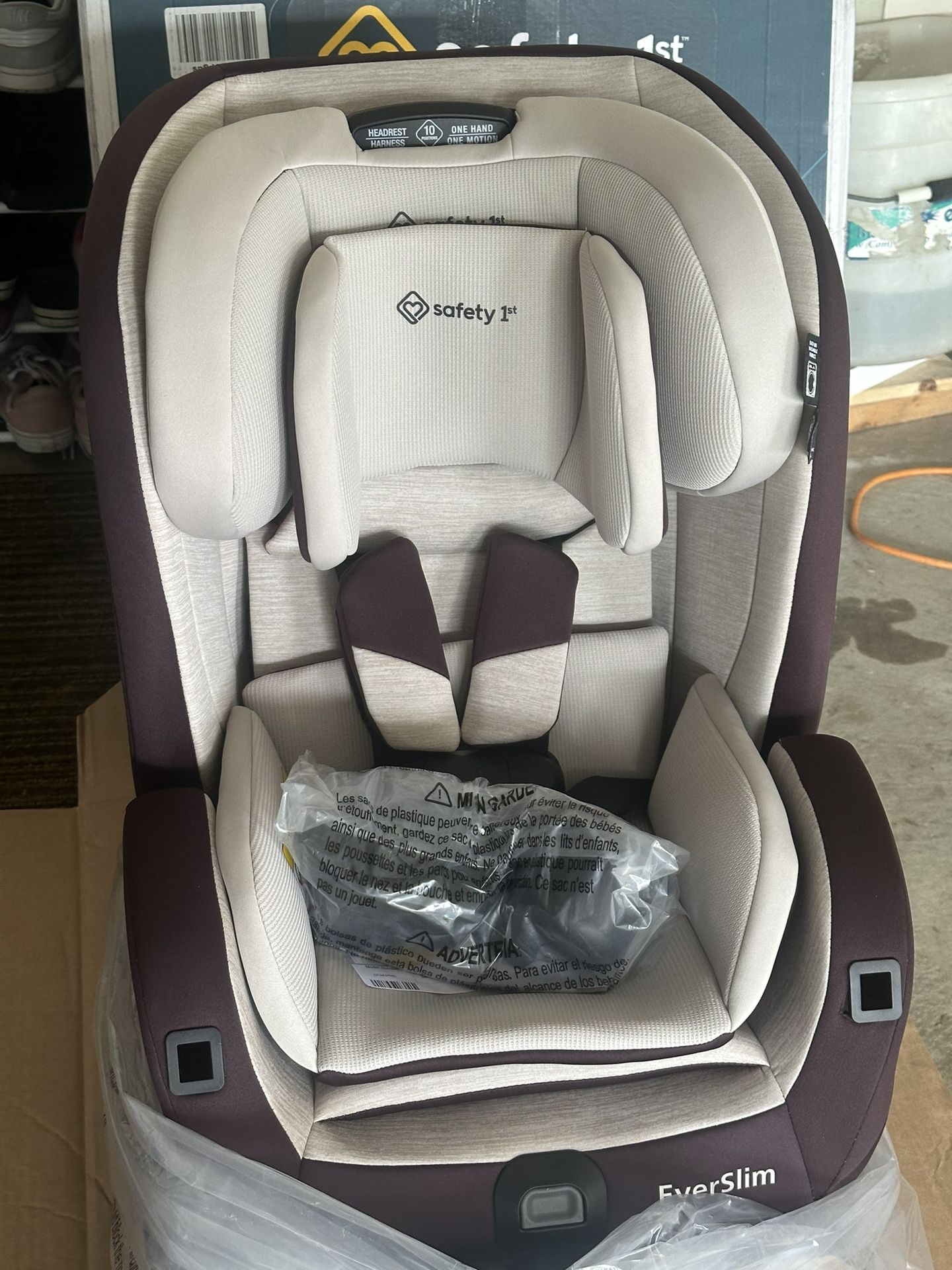 Safety 1st Everslim DLX Slim Convertible Car Seat– A 4-in-1 Convertible Child Safety Car Seats