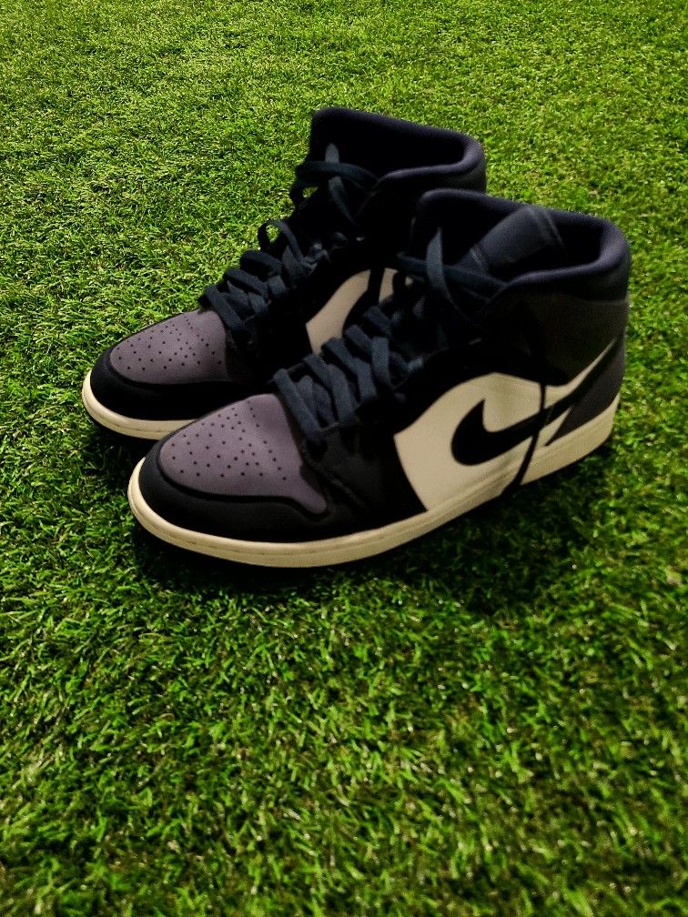 Men´s Jordan 1 Mid Obsidian Purple Sneakers (Size 10.5)