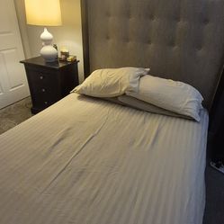 Set Bed, Nightstands and Dresser