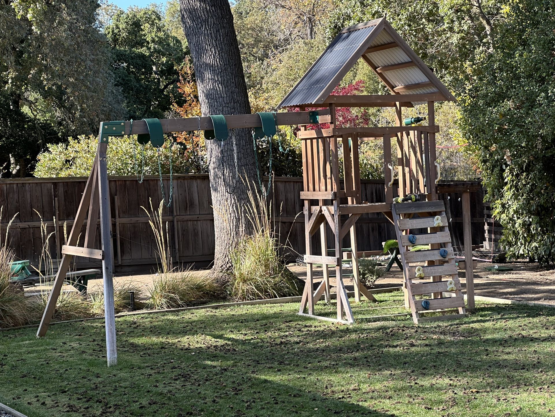Play structure