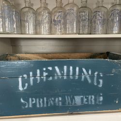 Vintage Chemung Crate With Water Bottles All Original In Excellent Condition No Cracks Or Chips 