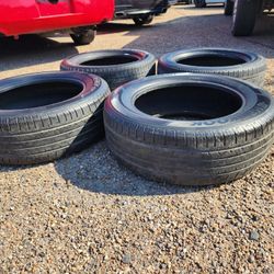 Vendo un Set completo de llantas medidas  2 son 235/55/R18s 2 son 235/60/R18s 