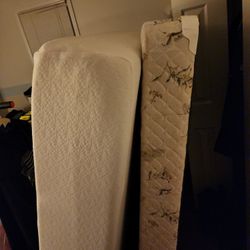 Super clean Queen Mattress Set