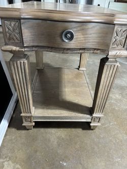 End/nightstand Table