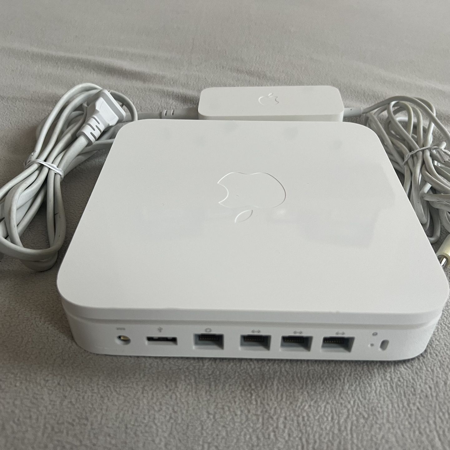 Perioperativ periode Rådne Sig til side APPLE AirPort EXTREME BASE STATION Wi-Fi WIRELESS ROUTER for Sale in  Queens, NY - OfferUp