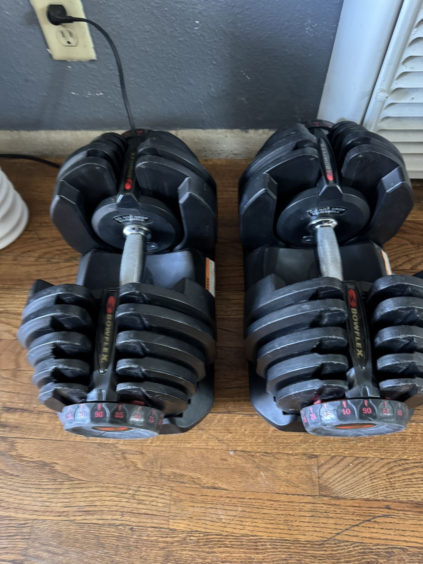 Adjustable Bowflex Dumbells 10 Lbs Up To 90 Lbs