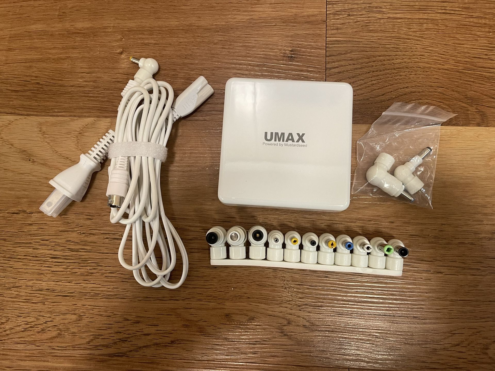 UMAX - Universal Laptop Charger Adapter (pre USB-C) 