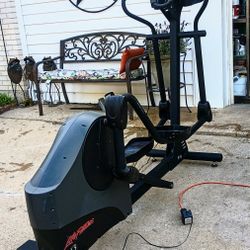 LIFE FITNESS X3 Elliptical Machine 