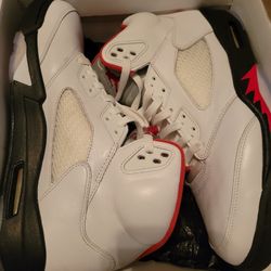 Jordan 5 Silver Tongue size 11 (NO TRADES PRICE IS FIRM)