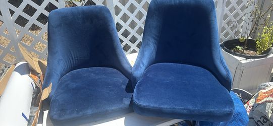 2 stool seats