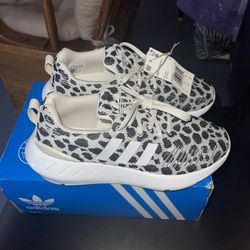 New!! Adidas Size 4.5. 4 1/2 Girls ladies Womens