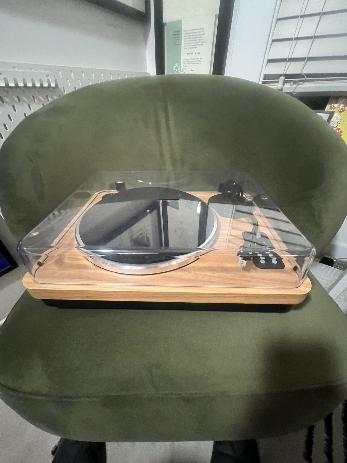 iLive Wooden Bluetooth Transmitter Turntable-For Sale $100