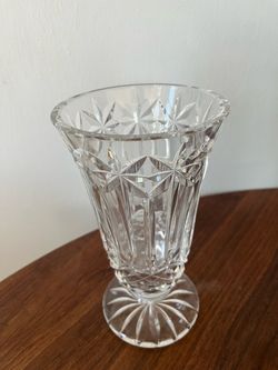 Heavy cut crystal vase 8.5” high x 5” wide. Ni cracks ur chips. In San Francisco