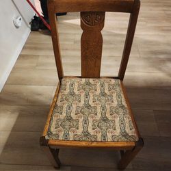 Early To Mid 1900s Dining Room Table And Chairs