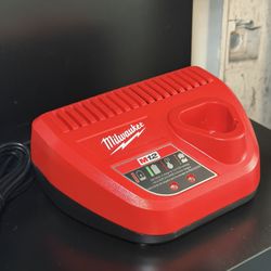 Milwaukee M12 Charger 