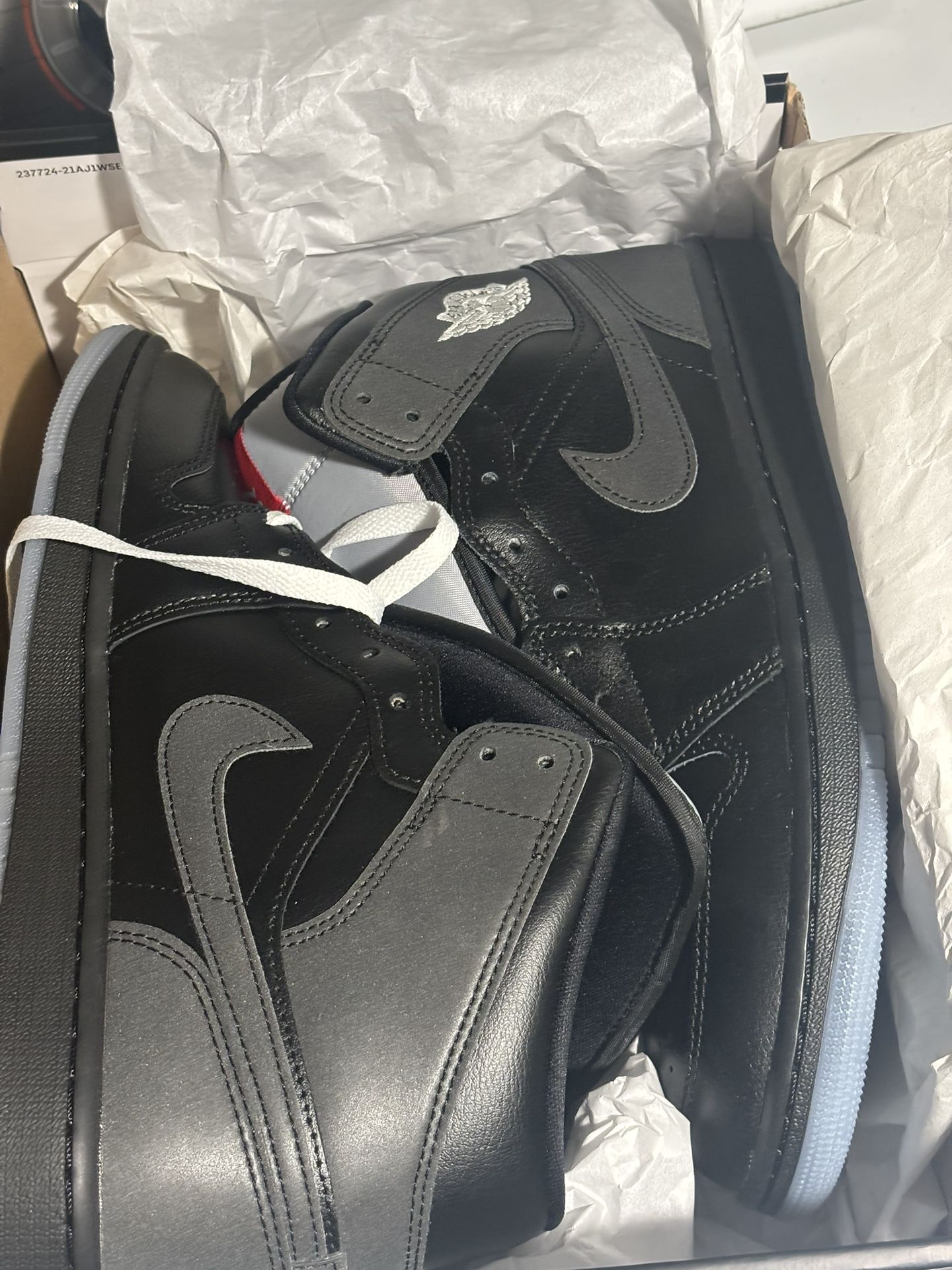 Air Jordan 1 MID SE 10 1/2 Black-White-Wolf Grey Noir