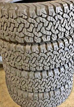 275/70/18 bfgoodrich 📍📍 Vendo un set de llantas con 80% de vida las 4 📍🌟
