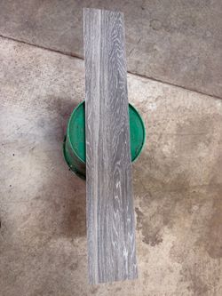 Wood look floor tile