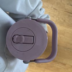 Son water bottle can negotiate
