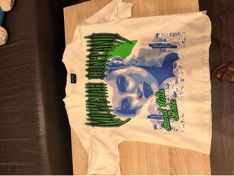Graphic tee (never worn)